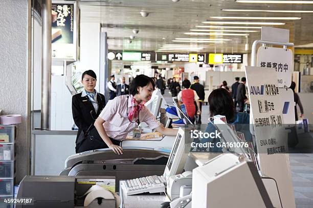 De Embarque Gate - Fotografias de stock e mais imagens de Adulto - Adulto, Aeroporto, Check-in