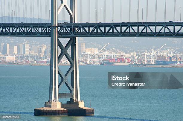 San Franciscooakland Bay Bridge - Fotografias de stock e mais imagens de Ao Ar Livre - Ao Ar Livre, Arquitetura, Azul