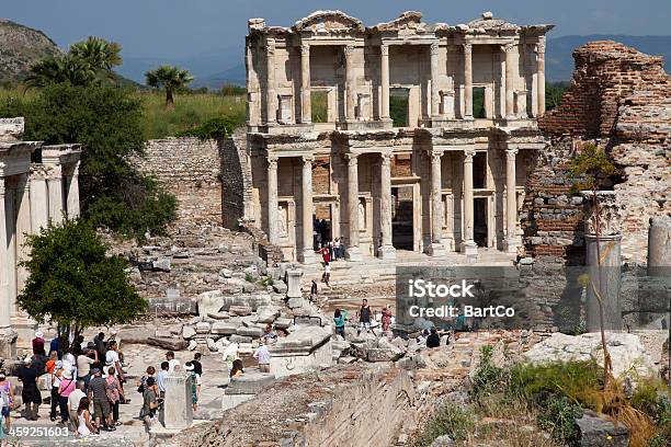 Turystów W Efez Spacerować - zdjęcia stockowe i więcej obrazów Archeologia - Archeologia, Architektura, Azja