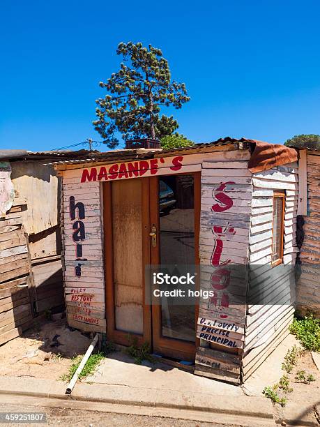 Kayamandi Township Stellenbosch Sudáfrica Foto de stock y más banco de imágenes de Adulto - Adulto, Afrodescendiente, Barraca