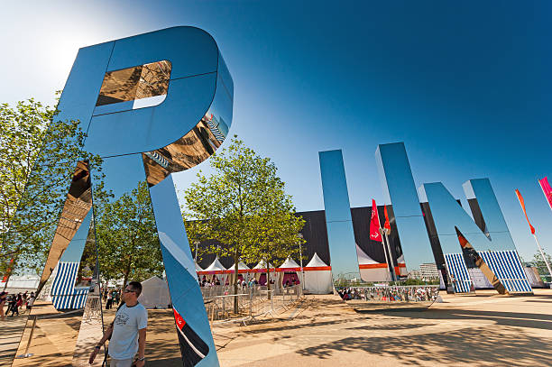 parque olímpico de londres - sports event volunteer london england olympic park - fotografias e filmes do acervo