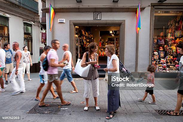 Foto de Parando Para Falar e mais fotos de stock de Adulto - Adulto, Aldeia, Antigo