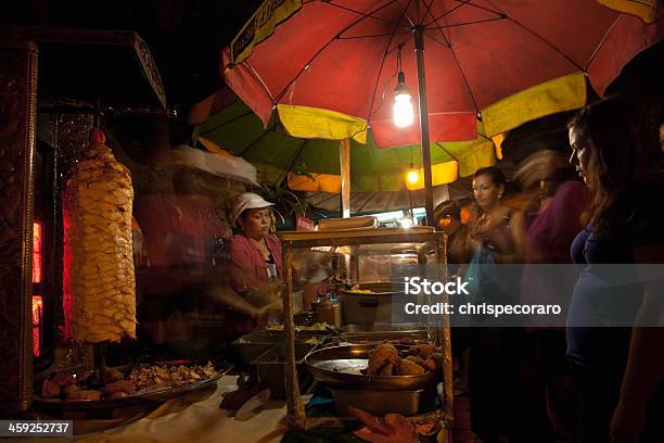 Ulica Sprzedawca W Chiang Mai Tajlandia - zdjęcia stockowe i więcej obrazów Tajlandia - Tajlandia, Stoisko gastronomiczne, Turysta