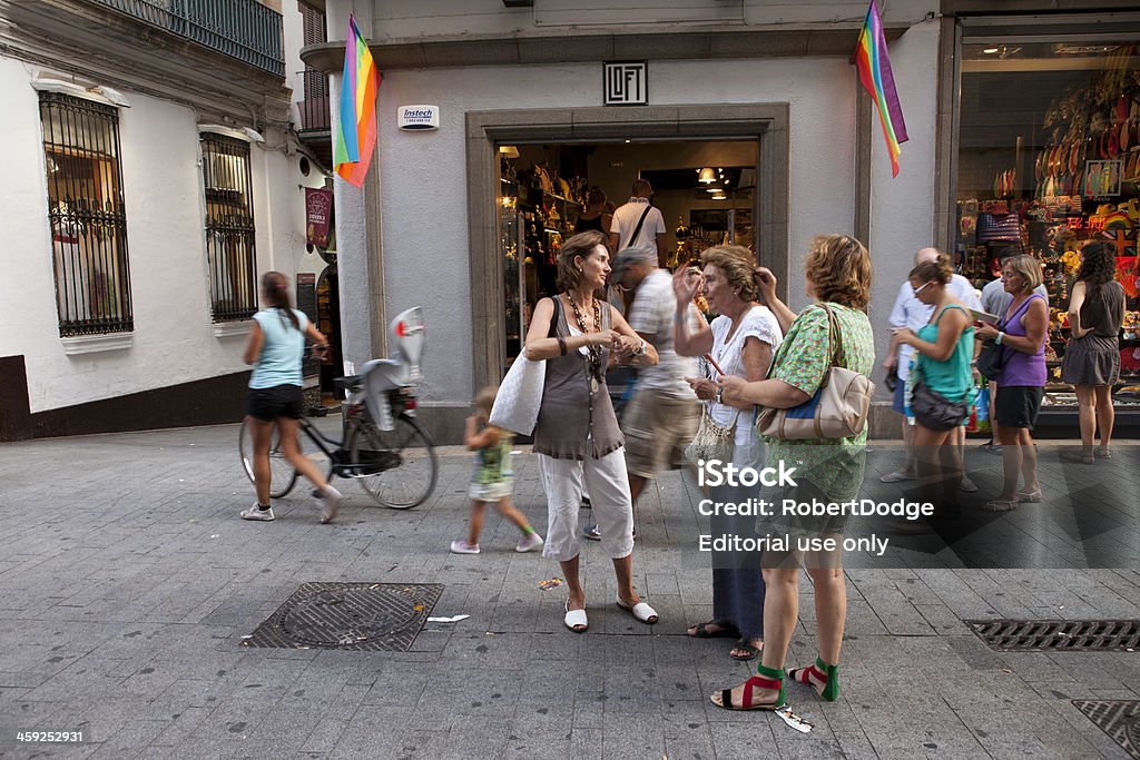 Femme en visite sur la rue - Photo de Adulte libre de droits