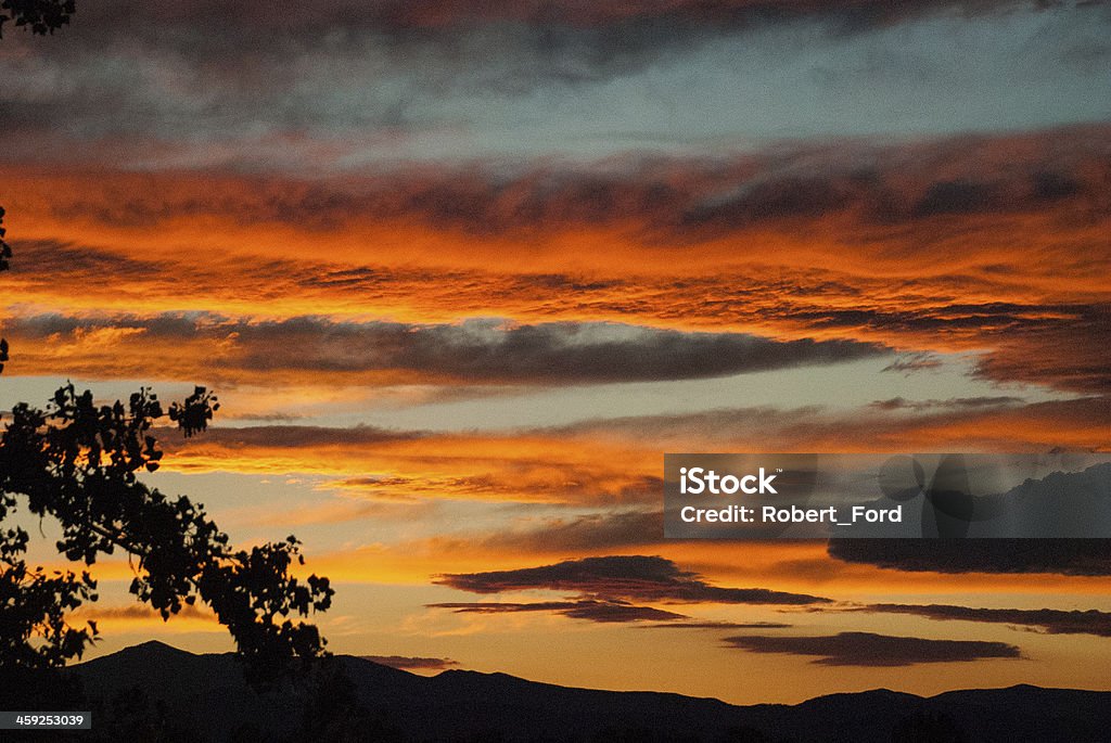 Incrível pôr do sol sobre as montanhas rochosas de Colorado, perto de Loveland - Foto de stock de Beleza royalty-free