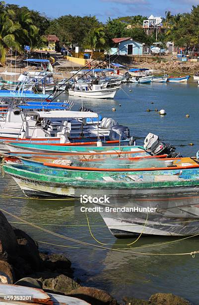 Foto de Colorido Do México e mais fotos de stock de Atracado - Atracado, Azul, Barco pesqueiro