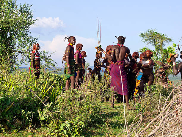 ダンス調理器具 - dancing africa ethiopian culture ethiopia ストックフォトと画像