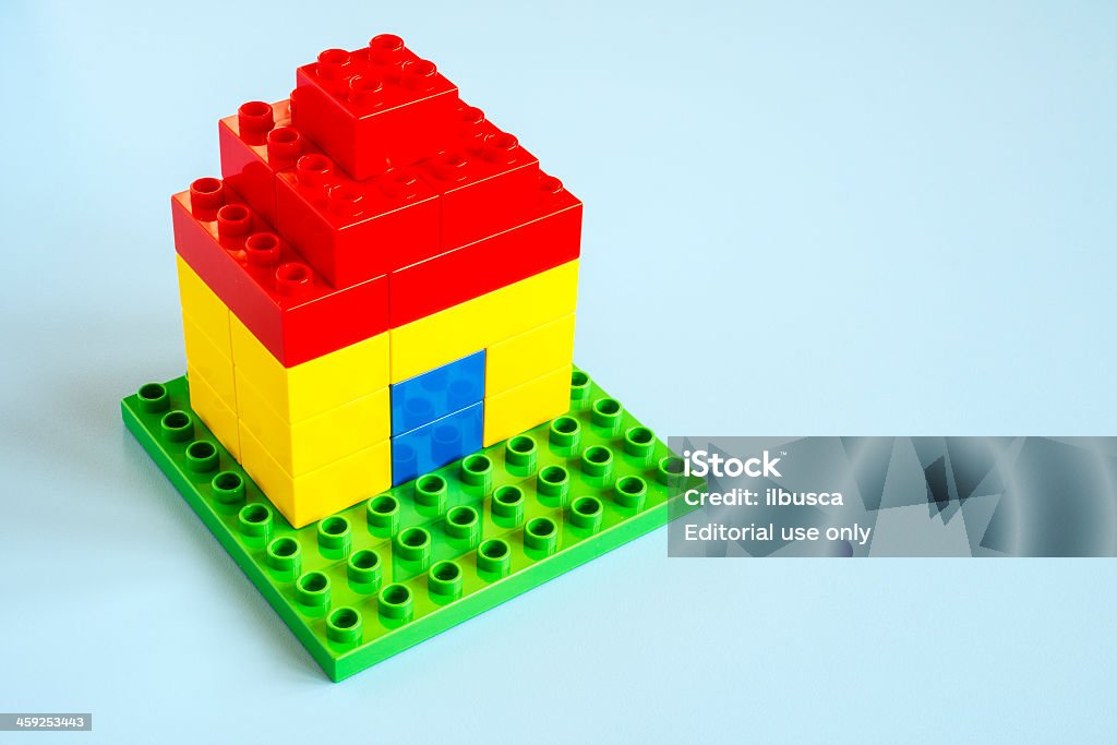 liberal vender dominio Small Lego House Made With Lego On Turquoise Background Stock Photo -  Download Image Now - iStock