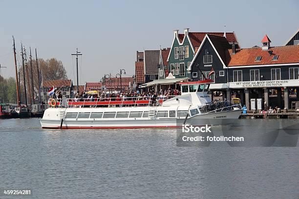 Volendam Harbor Stockfoto und mehr Bilder von Anker werfen - Anker werfen, Café, Editorial