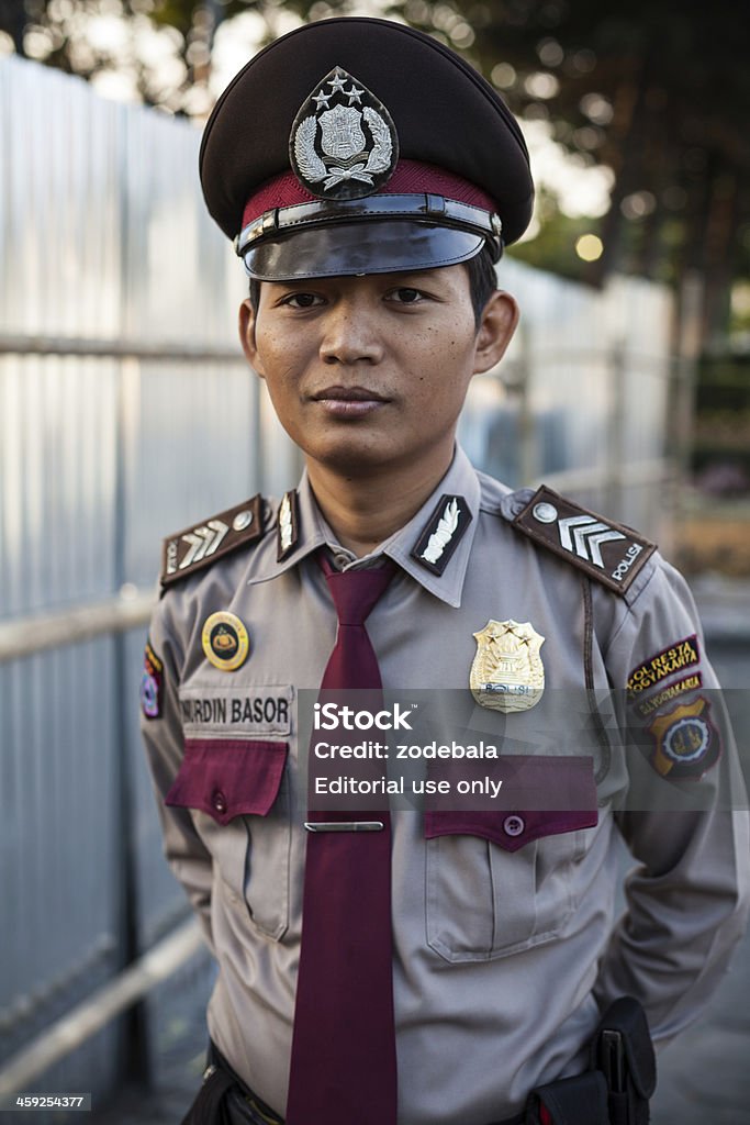 Joven Policeman Retrato de Yogyakarta, Indonesia - Foto de stock de 30-39 años libre de derechos
