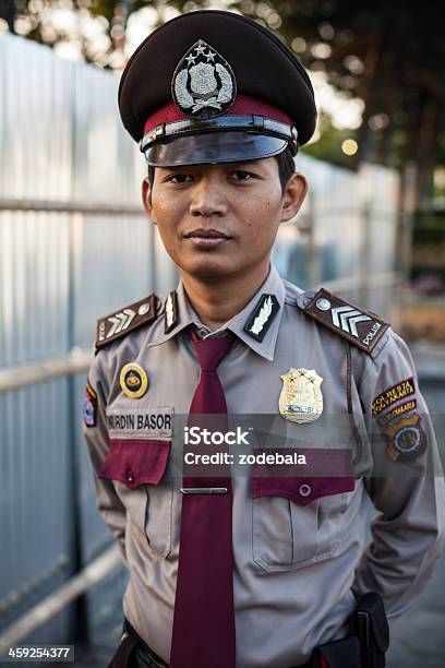 Joven Policeman Retrato De Yogyakarta Indonesia Foto de stock y más banco de imágenes de 30-39 años - 30-39 años, Adulto, Adulto de mediana edad
