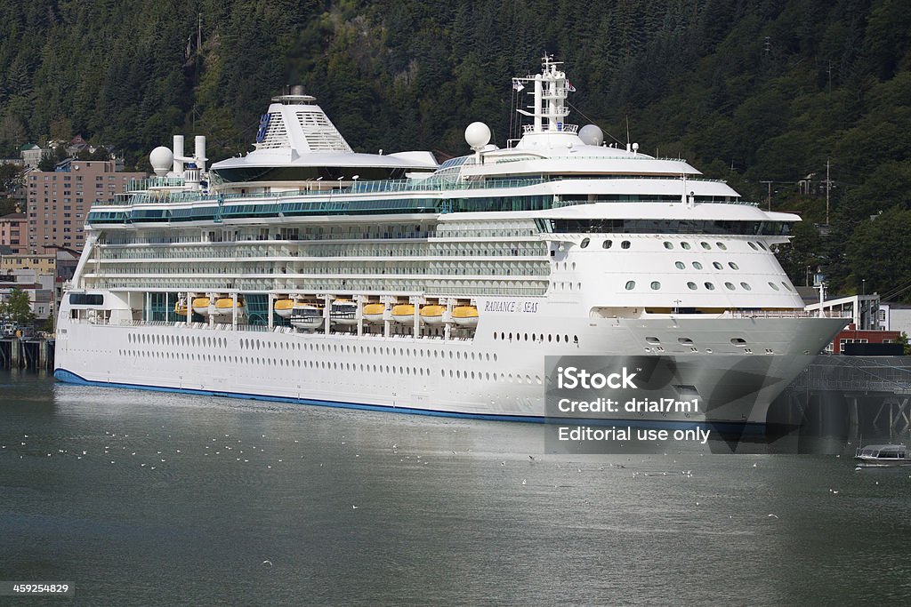 Navio de cruzeiro em Juneau - Foto de stock de Alasca - Estado dos EUA royalty-free