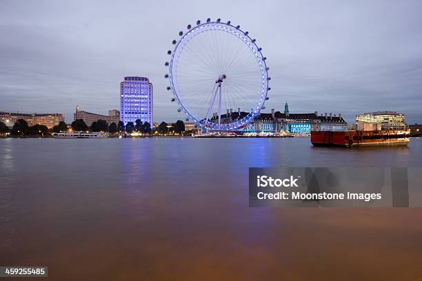 London Eye In Inghilterra Regno Unito - Fotografie stock e altre immagini di Acqua - Acqua, Acqua fluente, Ambientazione esterna