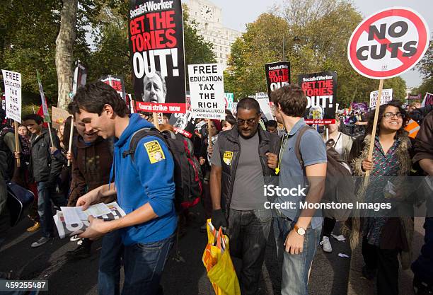 アンチ Austerity 3 月にロンドン 英国 - 20-24歳のストックフォトや画像を多数ご用意 - 20-24歳, 20代, イギリス