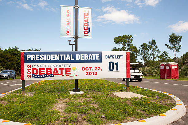 ekonomia humor.the shit" będzie fly-debata prezydencka" - mitt romney political rally usa election zdjęcia i obrazy z banku zdjęć