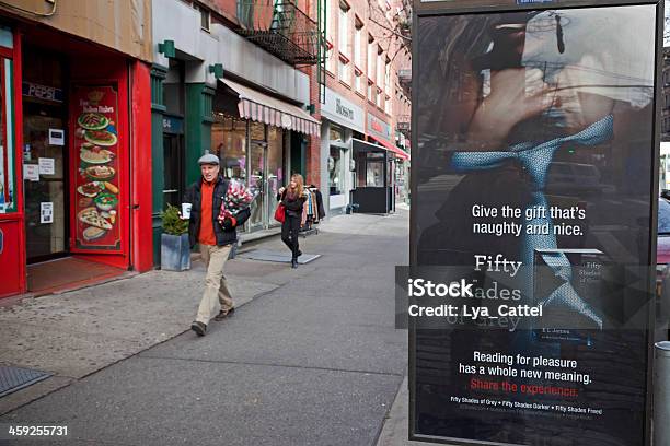 Fifty Shades Of Grey Stockfoto und mehr Bilder von Fifty Shades Of Grey - Reihe - Fifty Shades Of Grey - Reihe, Überdachte Bushaltestelle, Manhattan