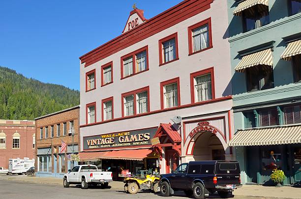 estação do centro da cidade de wallace, idaho - wallace american culture urban scene idaho imagens e fotografias de stock