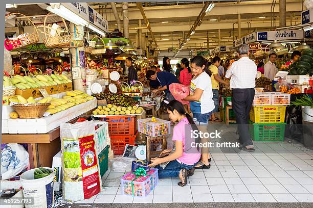 O Tor Kor Mercado De Agricultores En Bangkok Foto de stock y más banco de imágenes de Bangkok - Bangkok, Mercado - Espacio de comercio, Adulto