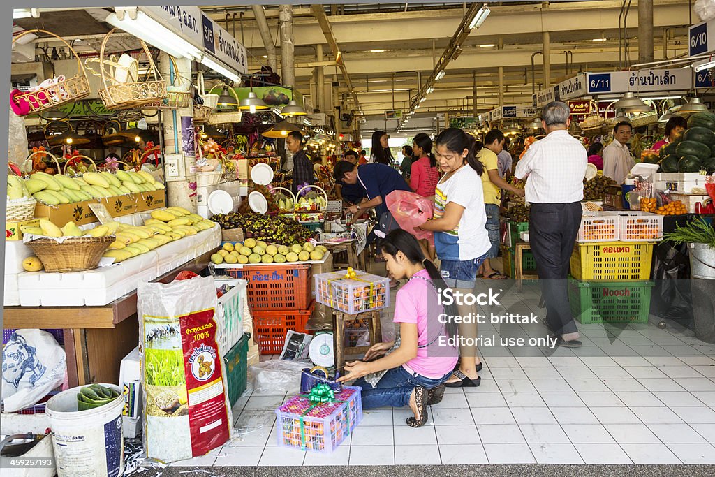 Lub Tor Kor farmers market w Bangkoku. - Zbiór zdjęć royalty-free (Bangkok)