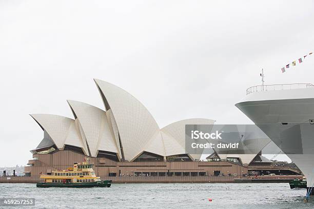 Sydney Opera House E Lharbour Interno Traghetti - Fotografie stock e altre immagini di Nave da crociera - Nave da crociera, Sydney, Ambientazione esterna
