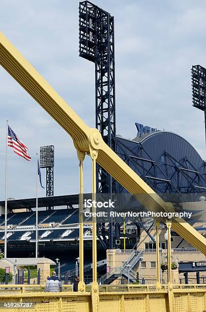 Szósty Street Bridge Pittsburgh - zdjęcia stockowe i więcej obrazów Amerykańska flaga - Amerykańska flaga, Balustrada - Granica, Baseball