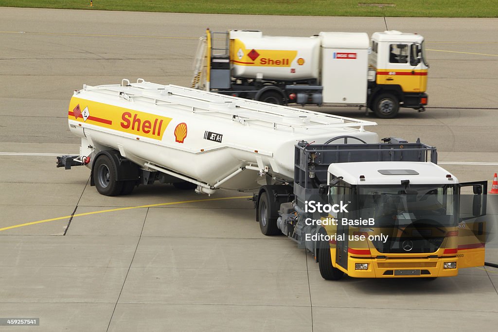 Flugzeugbenzin truck - Lizenzfrei Asphalt Stock-Foto