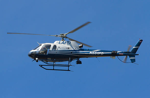 lavorando in elicottero - police helicopter foto e immagini stock
