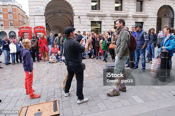 Rua De Desempenho - Fotografias de stock e mais imagens de Ao Ar Livre - Ao Ar Livre, Atuação, Covent Garden