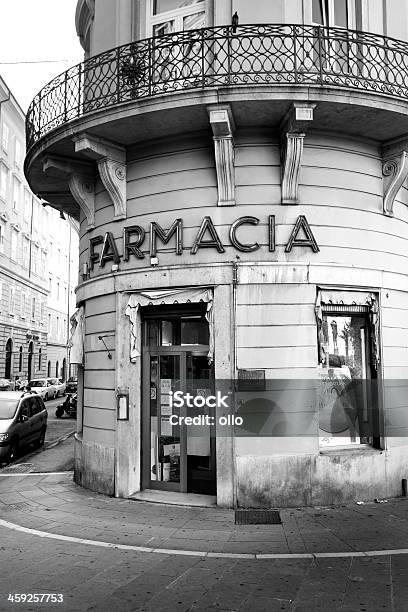 Farmaciaapteki Apteki - zdjęcia stockowe i więcej obrazów Architektura - Architektura, Balkon, Bez ludzi