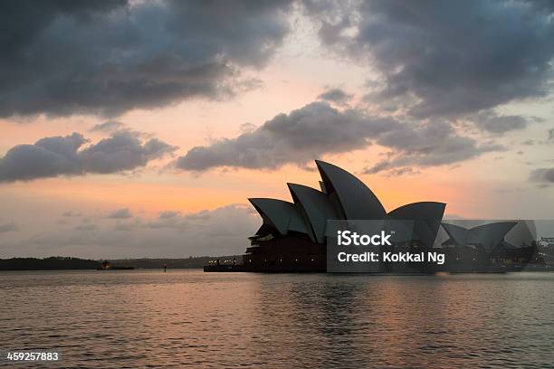 Teatro Dellopera Di Sydney - Fotografie stock e altre immagini di Acqua - Acqua, Alba - Crepuscolo, Ambientazione esterna