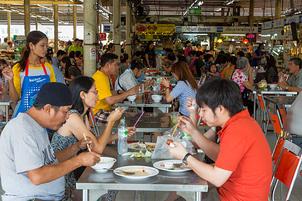 lub tor kor farmers market w bangkoku. - or tor kor market zdjęcia i obrazy z banku zdjęć