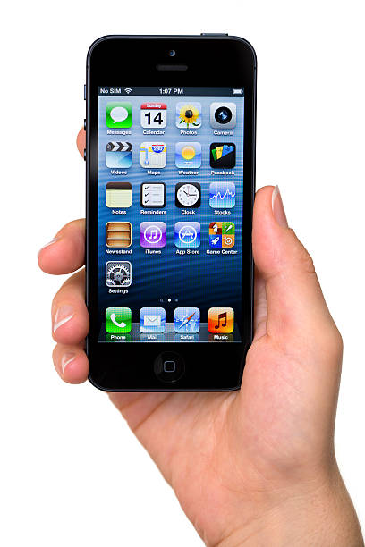 apple iphone 5 - men iphone internet social networking stock-fotos und bilder