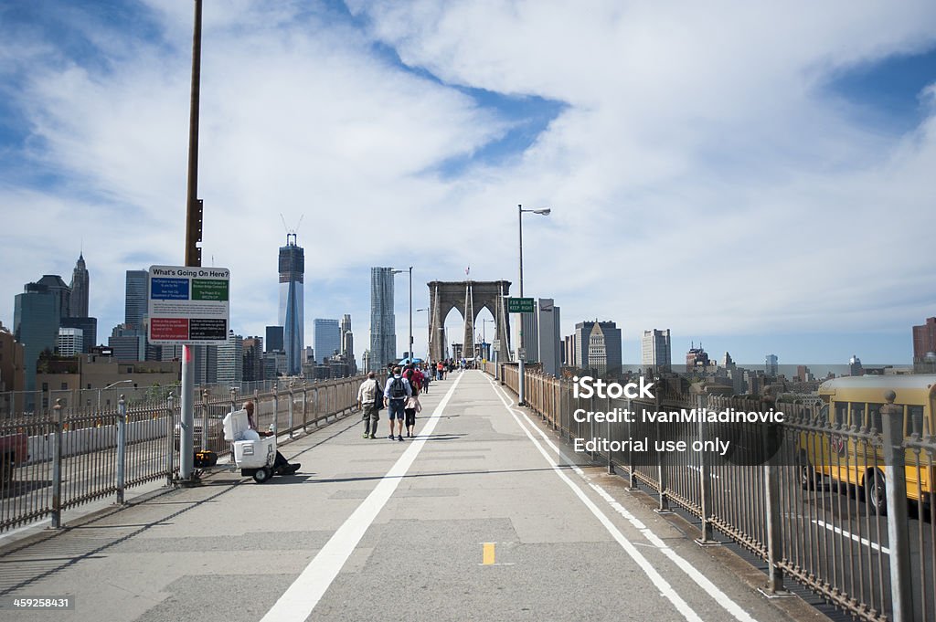 Ponte di Brooklyn percorso - Foto stock royalty-free di Ambientazione esterna