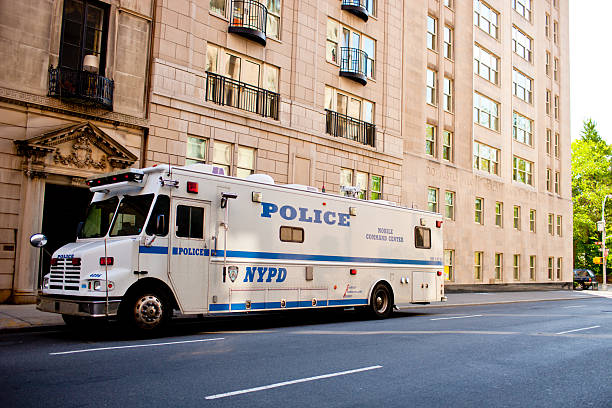 mobile centro de comando de departamento de polícia de nova york - city of center control police mobility - fotografias e filmes do acervo
