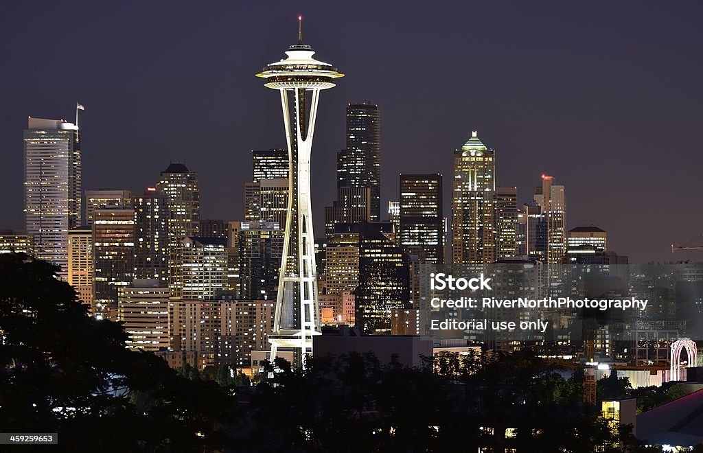 Horizonte de Seattle en la noche - Foto de stock de Aguja espacial libre de derechos