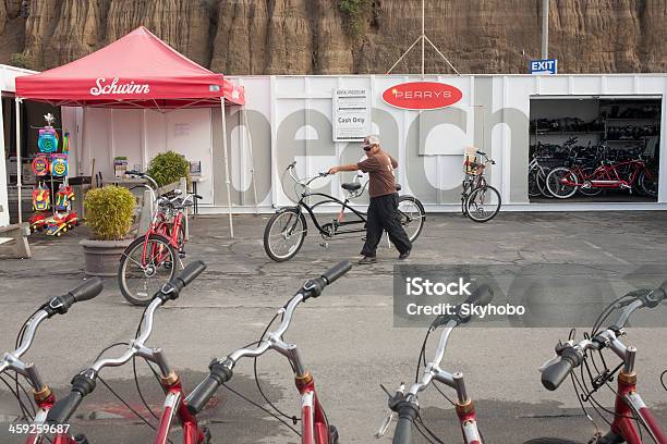 ビーチの自転車レンタル - 1人のストックフォトや画像を多数ご用意 - 1人, カリフォルニア州, サンタモニカ