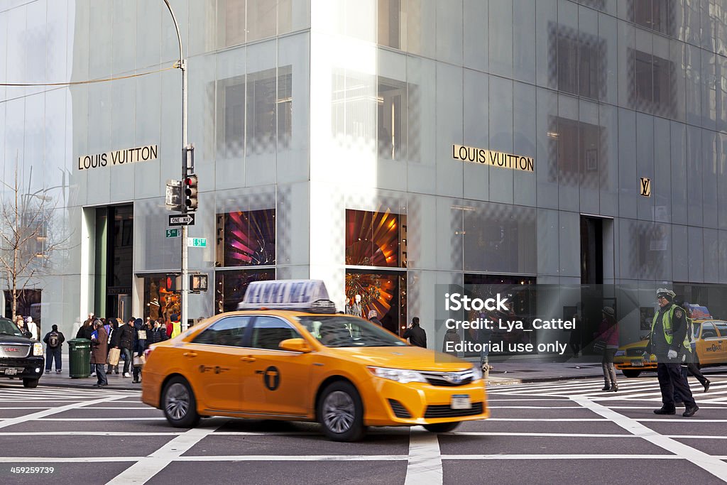 Louis Vuitton Nyc 2 Xxxl Stock Photo - Download Image Now - New York City,  Retail, Shopping - iStock