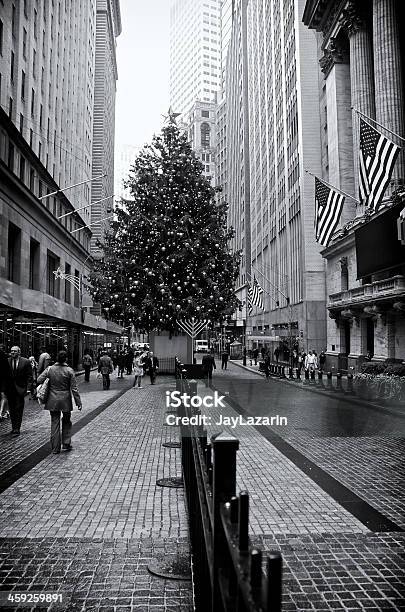 Photo libre de droit de New York Stock Exchange Broad St Noël New York City banque d'images et plus d'images libres de droit de New York City