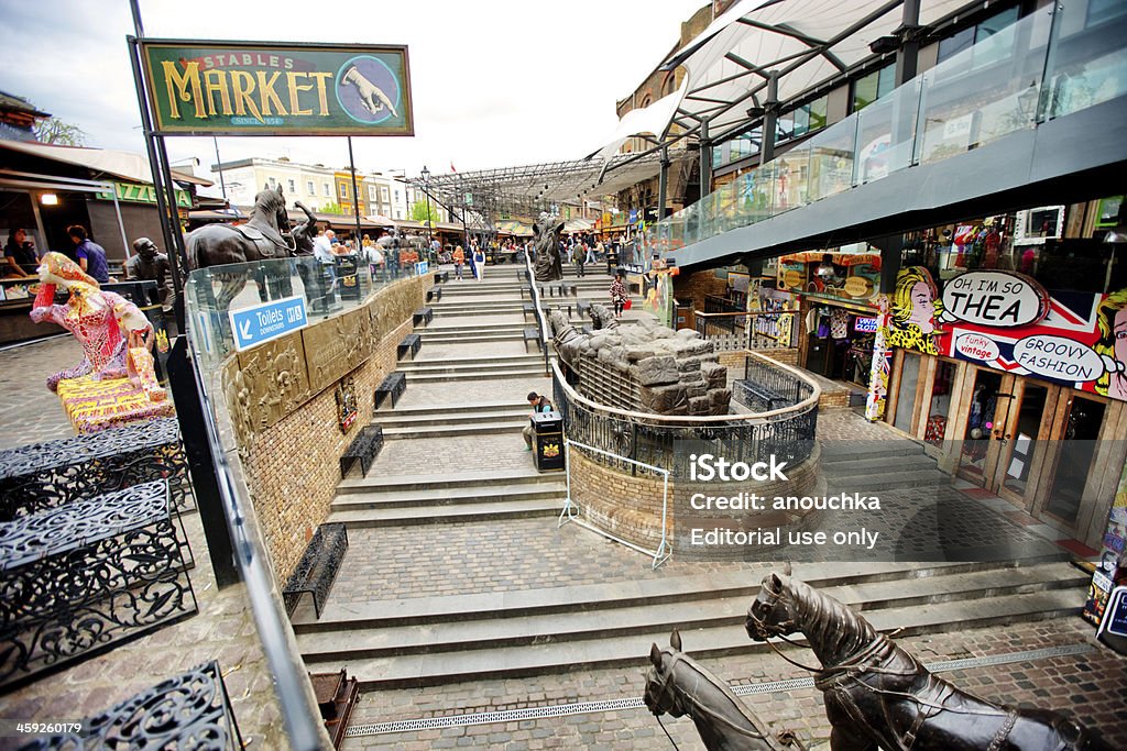 캄덴 스테이블스 시장, 런던 - 로열티 프리 캠던 록 마켓 스톡 사진