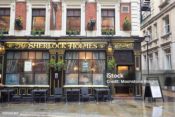 Sherlock Holmes Pub Em Londres Inglaterra - Fotografias de stock e mais imagens de Ao Ar Livre - Ao Ar Livre, Bar - Local de entretenimento, Capitais internacionais