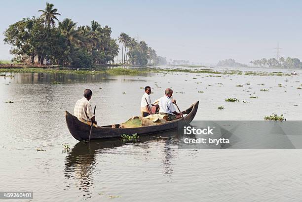 Fischer Im Kanu Stockfoto und mehr Bilder von Altwasser - Wasser - Altwasser - Wasser, Asien, Bundesstaat Kerala