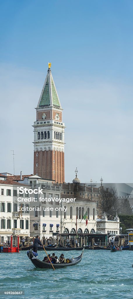 Veneza Gôndola no Grande Canal de São Marco Praça de Campinile - Royalty-free Ao Ar Livre Foto de stock