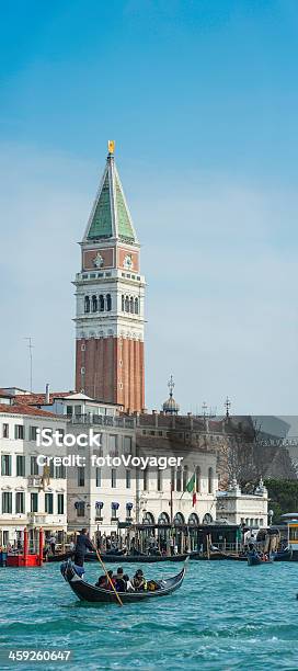 Veneza Gôndola No Grande Canal De São Marco Praça De Campinile - Fotografias de stock e mais imagens de Ao Ar Livre