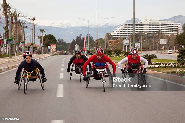 장애 경주 참가자 두발자전거에 대한 스톡 사진 및 기타 이미지 - 두발자전거, 자전거 타기, 도로
