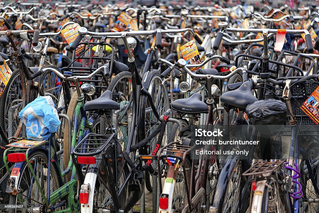 Fahrräder geparkt in der Stadtmitte von Amsterdam - Lizenzfrei Amsterdam Stock-Foto
