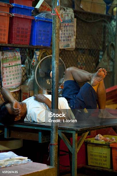 Foto de Manhã Cedo Em Bangkok e mais fotos de stock de Adulto - Adulto, Bangkok, Barraca de Mercado