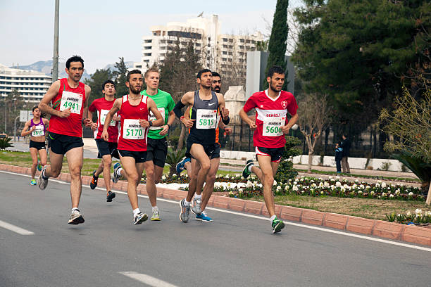 corredores de maratona - healthy lifestyle turkey sport marathon - fotografias e filmes do acervo