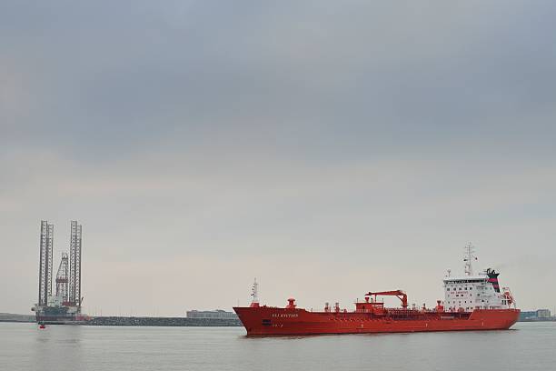 petrolero - petrolium tanker fotografías e imágenes de stock