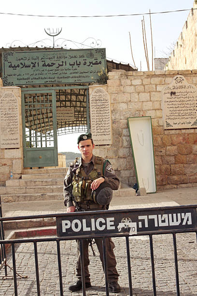 израильская полиция - military uniform barricade boundary police uniform стоковые фото и изображения