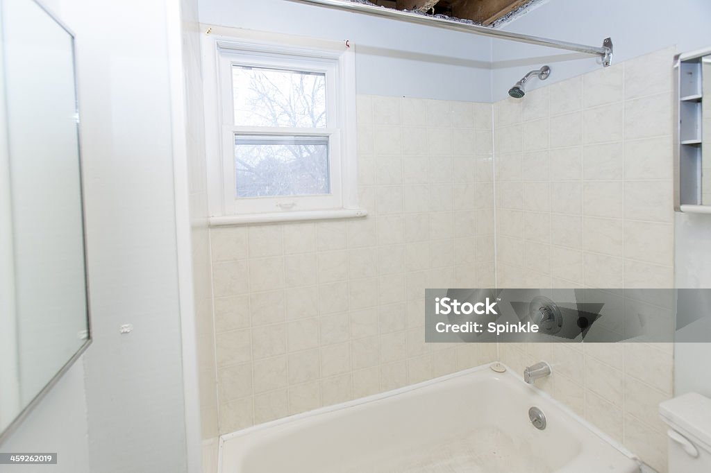Ремонт в ванной комнате - Стоковые фото Архитектура роялти-фри